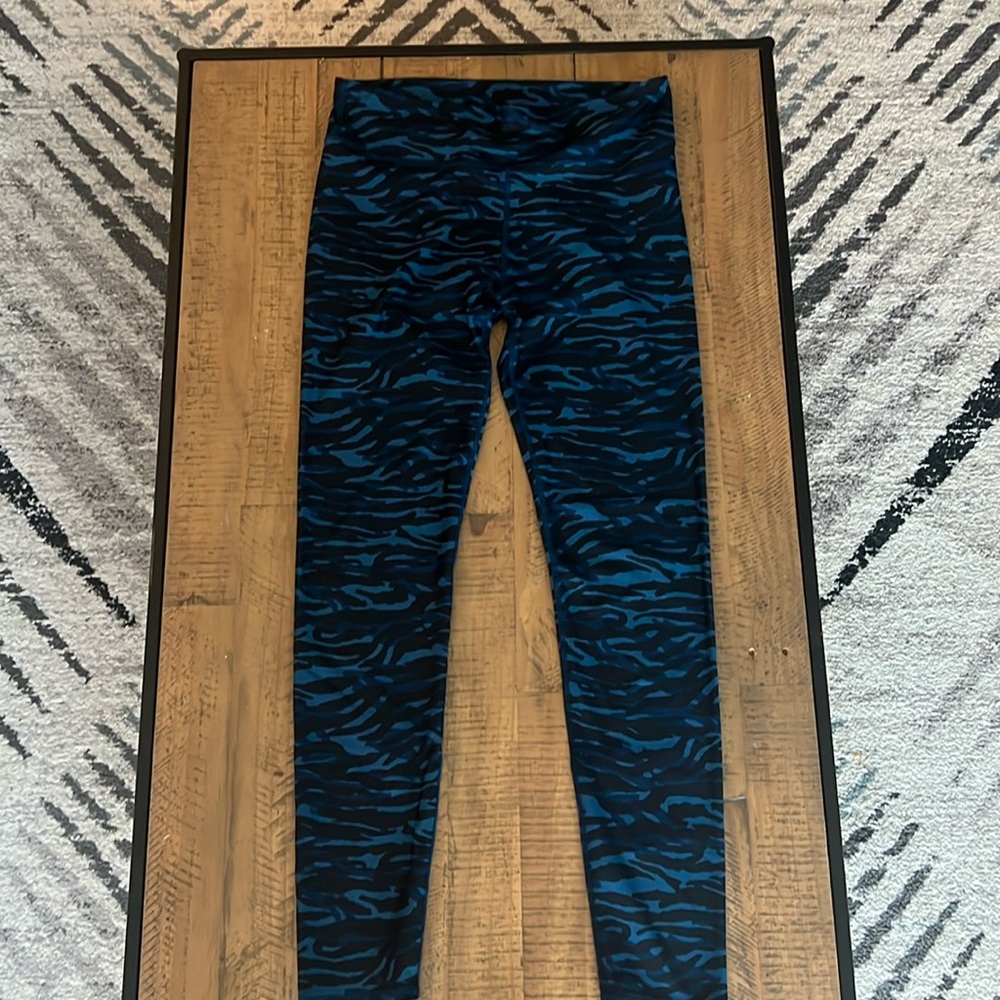 FABLETICS WOMEN'S Blue Camo Print Stretch Leggings